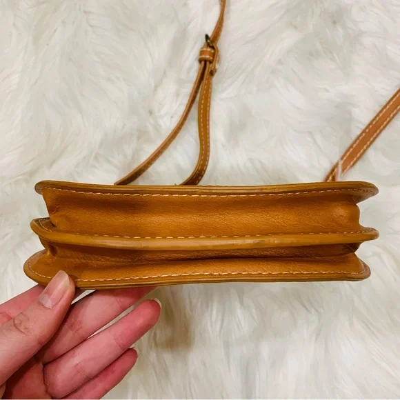 3/$15 Universal Thread Faux Leather Crossbody Bag - Picture 10 of 15